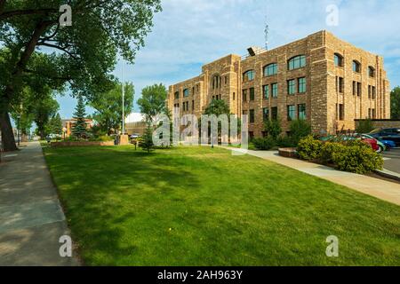 Laramie, Wyoming - Luglio 25, 2014: il marciapiede davanti dell'Albany County Courthouse Foto Stock