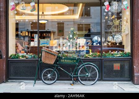 D R Harris farmacia shop. St James Street, St. James's, Londra, Inghilterra Foto Stock