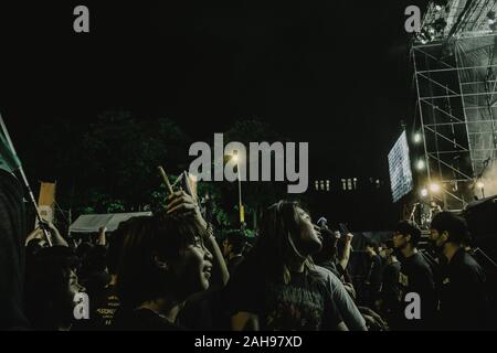 Taipei, Taiwan. Xxi Dec, 2019. Ventole assistere al concerto Chthonic e a sostegno di Freddy Lim campagna legislativa a Ketagalan Boulevard in Taipei. Credito: Walid Berrazeg SOPA/images/ZUMA filo/Alamy Live News Foto Stock