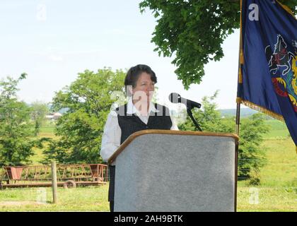 Agricoltura Vice Segretario Kathleen Merrigan annuncia la realizzazione di tre vetrina spartiacque presso la fattoria Eby-Patterson di Hershey, PA, Venerdì, 18 giugno 2010. Questi bacini idrografici vengono stabilite per dimostrare la effectives di acqua i miglioramenti della qualità in una limitata area geografica utilizzando produttore superi fatice innovativi per le pratiche di conservazione e conservazione ad uso intensivo di pianificazione, implementazione e monitoraggio. Foto Stock