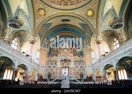 Szeged, Ungheria - 19 Luglio 2019 : Interno della Sinagoga di Szeged Foto Stock