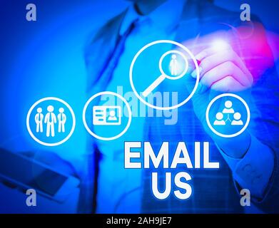 Conceptual la scrittura a mano che mostra il email noi. Concetto significato inviando un messaggio commerciale di un gruppo di mostrare tramite posta elettronica Foto Stock