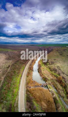 Drone shot su Markeli era un medievale bizantina e frontiera bulgara roccaforte, i cui ruderi sono situati nel comune di Karnobat, Bulgaria, Foto Stock