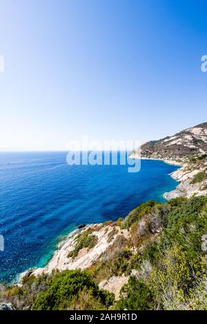 Cristal acqua di mare nei pressi di Chiessi, Isola d'Elba Foto Stock