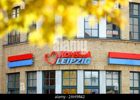 Leipzig, Germania. Xv Nov, 2019. Un ramo della catena di supermercati 'Konsum' nell'Arthur-Hoffmann-Straße Credito: Jan Woitas/dpa-Zentralbild/ZB/dpa/Alamy Live News Foto Stock