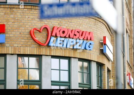 Leipzig, Germania. Xv Nov, 2019. Un ramo della catena di supermercati 'Konsum' nell'Arthur-Hoffmann-Straße Credito: Jan Woitas/dpa-Zentralbild/ZB/dpa/Alamy Live News Foto Stock