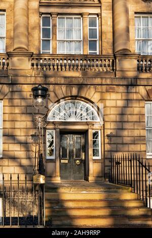 Edimburgo Scozia porta di ingresso A BUTE HOUSE residenza ufficiale del Primo ministro si trova in Charlotte Square Foto Stock