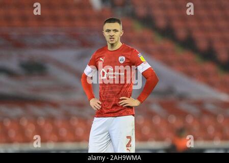 26 dicembre 2019, Oakwell, Barnsley, Inghilterra; Sky scommessa campionato, Barnsley v West Bromwich Albion : Jordan Williams (2) di Barnsley durante il gioco Credito: Mark Cosgrove/news immagini Foto Stock