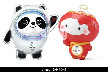 (191227) -- PECHINO, Dic 27, 2019 (Xinhua) -- Questa dispensa immagine rilasciata il 7 settembre 17, 2019 mostra la mascotte di Pechino 2022 Giochi Olimpici Invernali Bing Dwen Dwen (L) e la mascotte di Pechino 2022 Giochi Paralimpici Invernali Shuey Rhon Rhon svelata da Pechino del comitato organizzatore per il 2022 Giochi olimpici e paraolimpici invernali di Pechino, capitale della Cina. Il 17 settembre, un animato panda gigante di nome Bing Dwen Dwen ed una lanterna rossa baby chiamato Shuey Rhon Rhon erano svelata come le due mascotte per il 2022 Pechino Giochi Olimpici e Paraolimpici Invernali. Il lavoro preparatorio per Pechino 2022 rimangono Foto Stock