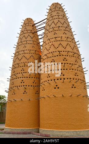 Le torri Pigeon nel villaggio culturale di Katara, Doha Qatar Foto Stock