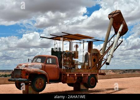 Australia, Coober Pedy, vecchio carrello con ventilatore, apparecchiatura usuale di opal ming Foto Stock