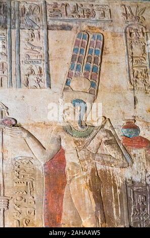 Patrimonio Mondiale dell'UNESCO, Tebe in Egitto, Karnak Sito, tempio tolemaico di UFFT. Dettaglio del giovane dio Arpocrate (una forma di Horus-bambino). Foto Stock