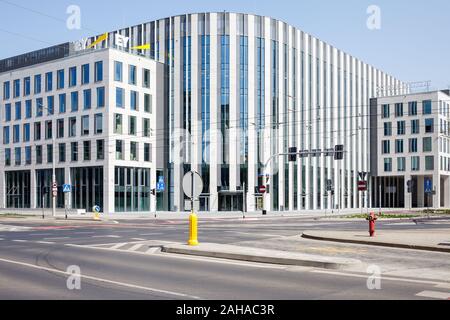 29.04.2018, Wroclaw, Bassa Slesia, Polonia - Nuovo edificio per uffici per la società di consulenza di gestione EY Ernst & Young a Wroclaw. 00P180429D284CAROEX.JPG [ Foto Stock