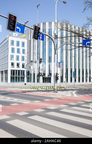 29.04.2018, Wroclaw, Bassa Slesia, Polonia - Nuovo edificio per uffici per la società di consulenza di gestione EY Ernst & Young a Breslavia. 00P180429D285CAROEX.JPG [ Foto Stock
