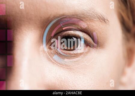Vista ravvicinata dell occhio umano con illustrazione dei dati, concezione robotica Foto Stock