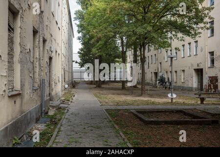 12.09.2018, Berlin, Berlin, Germania - vacante in vecchi edifici in Herzbergstrasse in Berlin-Lichtenberg. 00P180912D007CAROEX.JPG [modello di rilascio: non un Foto Stock