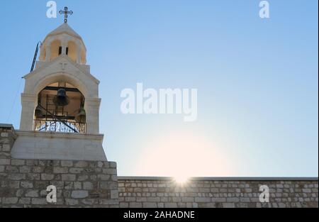 Betlemme, West Bank, Territorio palestinese. 27 Dic, 2019. Vista generale della Chiesa della Natività da fuori, in Cisgiordania città di Betlemme, il 27 dicembre 2019 Credit: Abedalrahman Hassan APA/images/ZUMA filo/Alamy Live News Foto Stock