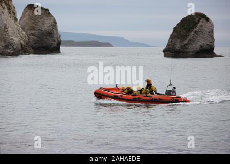 28.05.2017, acqua dolce, Isle of Wight, Gran Bretagna - scialuppa di salvataggio dell'acqua dolce scialuppa di salvataggio indipendenti servizio nella baia di acqua dolce. 00S170528D125CAROEX. Foto Stock