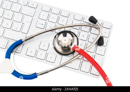 Stethoskop und Tastatur eines Computers, Symbolfoto für Diagnostik und Terminverwaltung Foto Stock