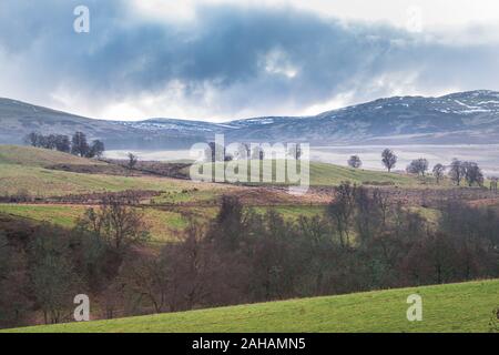 Vero deserto nelle Highlands della Scozia. Un giorno nuvoloso mostra questa incontaminata e terra disabitata. Molto isolato da ogni sorta di civiltà. Foto Stock