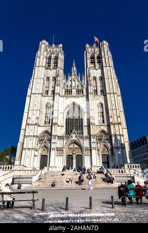 Esterno del San Michele e Santa Gudula Cathedral, Bruxelles, Belgio Foto Stock