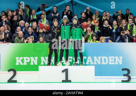 Heerenveen, Paesi Bassi. 27 Dic, 2019. HEERENVEEN, ghiaccio Thialf Stadium, 27-12-2019, stagione 2019/2020, olandese singole distanze campionati. 500m uomini Jan Smeekens (L) IAM IAM Ntab (M) Kai Verbij (r) durante il match NK singole distanze 27 dicembre Credito: Pro scatti/Alamy Live News Foto Stock