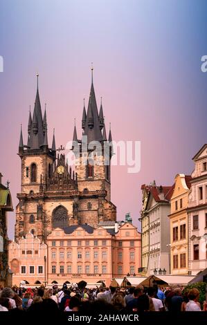 Praga Repubblica Ceca. Vista sulla città vecchia al tramonto. Foto Stock