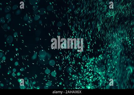 Il fuoco verde forme ember astrazione in sfondo nero Foto Stock