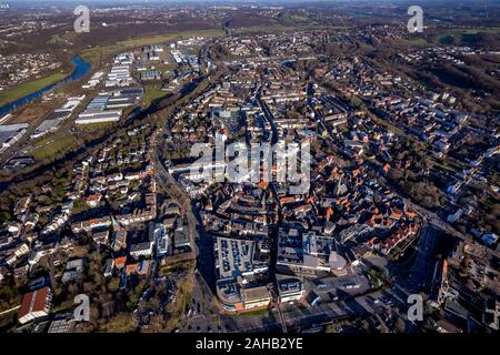 Vista aerea, vista sulla città e l'area interna della città Hattingen, fiume Ruhr, Hattingen, Ennepe-Ruhr distretto, la zona della Ruhr, Renania settentrionale-Vestfalia, Germania, DE, Eur Foto Stock