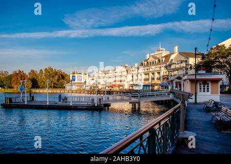 Orlando, Florida. Dicembre 18. 2019. Bellissima vista di dockside all area di Lake Buena Vista (9) Foto Stock