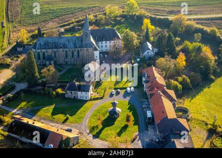 Vista aerea, monastero chiesa nel monastero Oelinghausen, distretto Holzen, Arnsberg, Sauerland, Renania settentrionale-Vestfalia, Germania, DE, Europa, Franz- Foto Stock