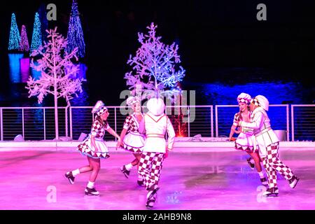 Orlando, Florida. Dicembre 21, 2019 Winter Wonderland su ghiaccio a Seaworlds Celebrazione di Natale Foto Stock