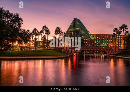 Orlando, Florida. Dicembre 18, 2019. Walt Disney Dolphin Hotel nell'area di Lake Buena Vista Foto Stock