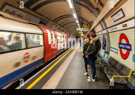 Della Metropolitana di Camden Town Tube Station, Londra, Regno Unito. Foto Stock