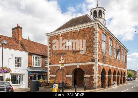 Amersham, Inghilterra - 22 agosto 2019: Il mercato antico edificio. L'edificio risale al 1682. Foto Stock