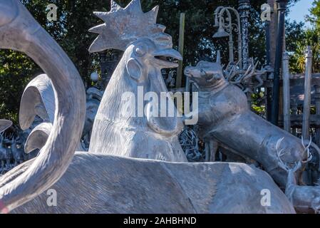 Riciclato in alluminio pressofuso statue di animali a Barberville cantiere stradale arte Emporium in Pierson, Florida. (USA) Foto Stock