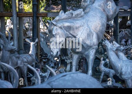 Riciclato in alluminio pressofuso statue di animali a Barberville cantiere stradale arte Emporium in Pierson, Florida. (USA) Foto Stock