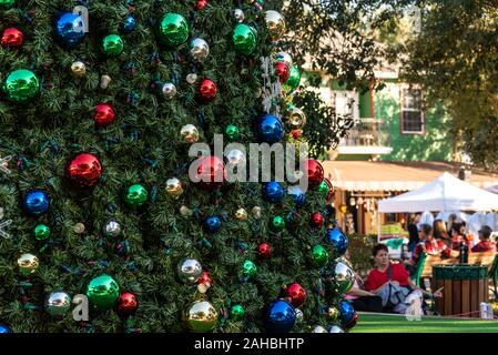 Grande piscina esterna albero di Natale in Mt. Dora, Florida. (USA) Foto Stock
