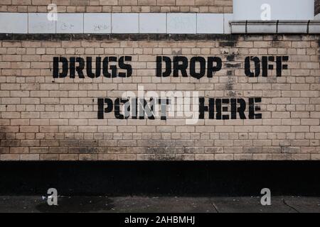 Spaccio di droga graffiti su una parete Foto Stock