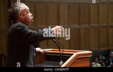 Al reverendo Sharpton, Jr. ha dato un energico intervento presso il Dipartimento di Agricoltura americano africano Storia Programma mese, lunedì 28 febbraio, 2011; a Washington D.C. Il rev. Sharpton il tema è "Diritti Civili in età di Obama". Foto Stock