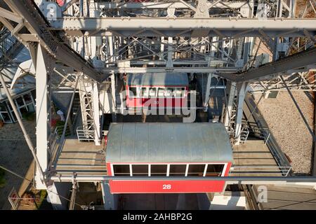 Riesenrad ruota panoramica. Parco Prater. La più antica ruota panoramica del mondo. Vienna Austria Foto Stock