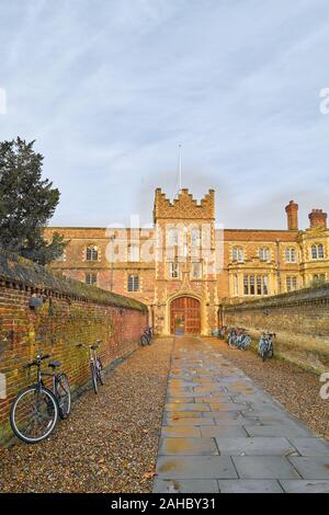 Il Camino corsia di ingresso a Jesus College, Università di Cambridge, Inghilterra. Foto Stock