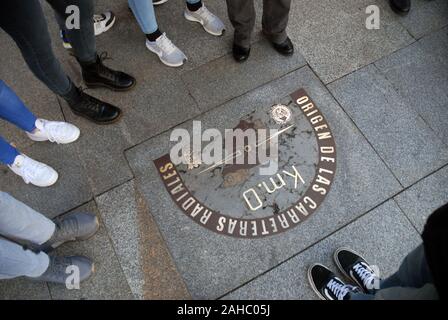 Zero Km pietra che indica il centro geografico della Spagna Madrid, Spagna. Foto Stock