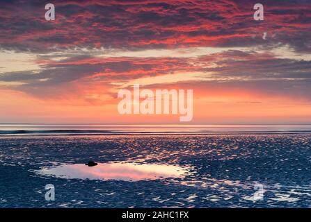 Cielo al tramonto su Westward ho! Beach, North Devon, Regno Unito Foto Stock