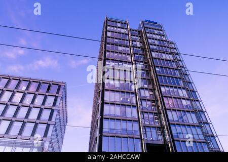 Bucarest, Romania - Dic 15, 2019: Bucarest, Romania - Dic 15, 2019: Infosys e deloitte HQ a Bucarest, in Romania. Foto Stock