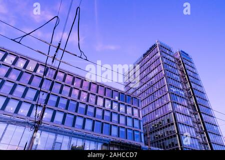 Bucarest, Romania - Dic 15, 2019: Bucarest, Romania - Dic 15, 2019: Infosys e deloitte HQ a Bucarest, in Romania. Foto Stock