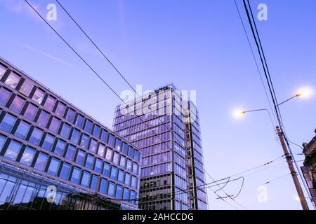 Bucarest, Romania - Dic 15, 2019: Bucarest, Romania - Dic 15, 2019: Infosys e deloitte HQ a Bucarest, in Romania. Foto Stock