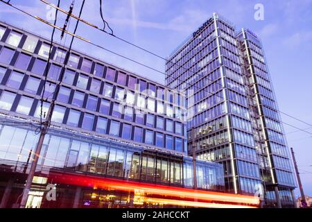 Bucarest, Romania - Dic 15, 2019: Bucarest, Romania - Dic 15, 2019: Infosys e deloitte HQ a Bucarest, in Romania. Foto Stock
