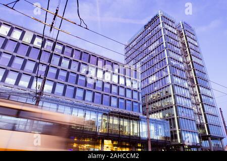 Bucarest, Romania - Dic 15, 2019: Bucarest, Romania - Dic 15, 2019: Infosys e deloitte HQ a Bucarest, in Romania. Foto Stock