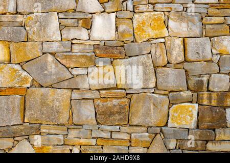 Antica pietra di parete di mattoni texture pattern di sfondo. Vecchio muro di antica architettura. Sullo sfondo di un antico muro di pietra. Texture di mattoni vecchi. Architettura romana. Il vecchio muro fatto di pietra di Gerusalemme Foto Stock